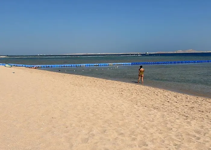 Sunny Beach, New Apartment, Free Beach, Pool, Private Roof * Charm el-Cheikh