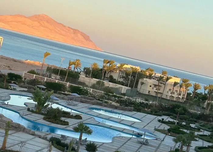 Sunny Beach, New Apartment, Free Beach, Pool, Private Roof * Charm el-Cheikh